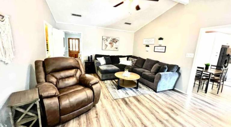 Big house with pool & jacuzzi | Good for workation | Pets are welcome — photo 3