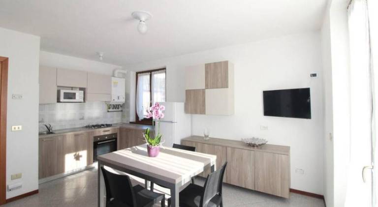 Holiday apartment with BBQ, terrace & yard in Ledro