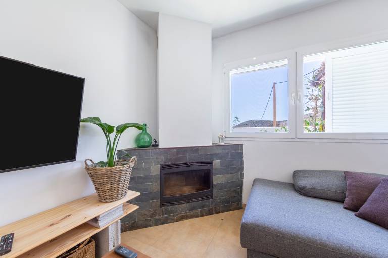 Fully equipped wonderful vacation home with yard, fast internet & barbeque | Mountain view | Pets are welcome — photo 4
