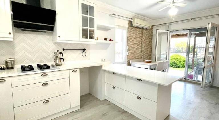 Villa with private pool, yard & patio | Dogs allowed — photo 4