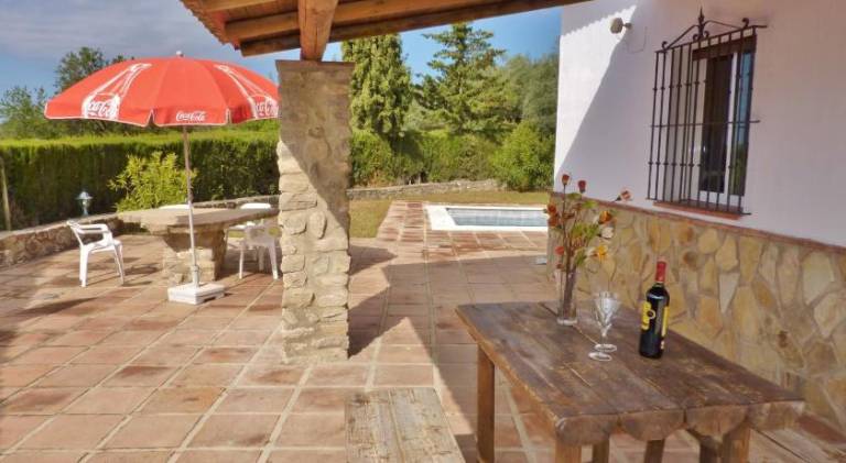 Vacation home with private pool, patio & yard — photo 3