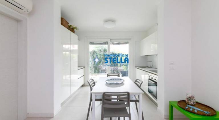 Vacation home with patio — photo 3