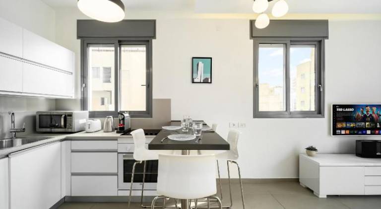 MAMAD Beach & City Center with Balcony by FeelHome — photo 2