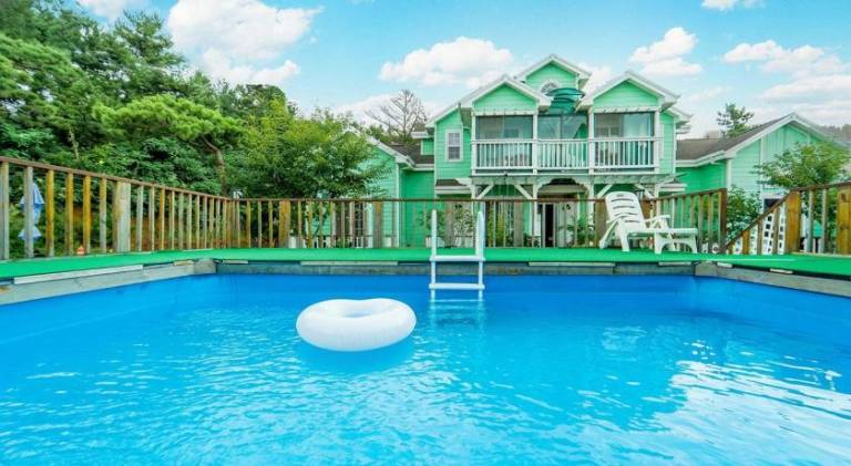 House with barbeque & pool | Pets allowed — photo 3