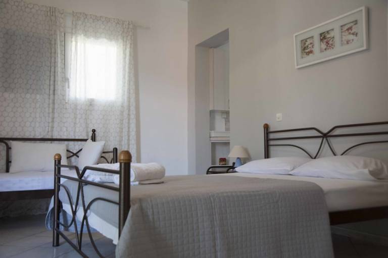 Κατάλυμα  Παραλία Στόμιο