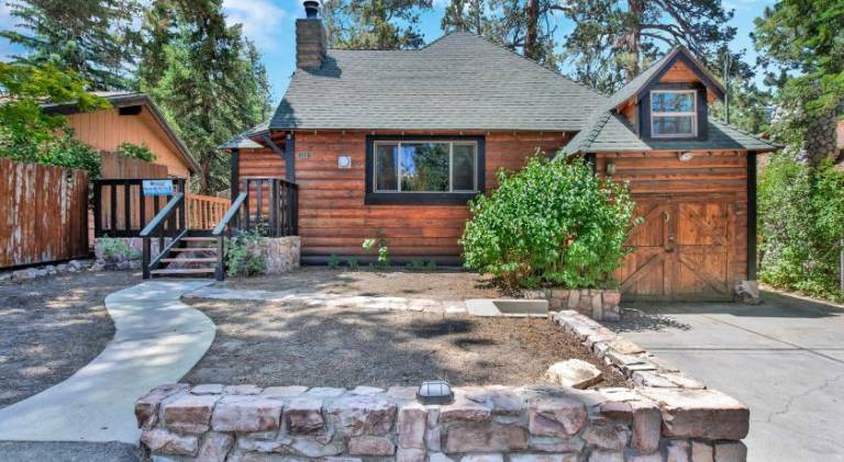 Chalet with hot tub in Big Bear Lake, CA