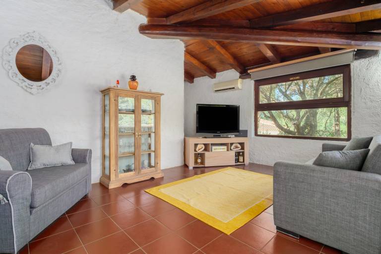 Villa 'Pirina' with Private Terrace, Wi-Fi and Air Conditioning — photo 3