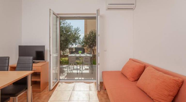 Rental apartment with garden, barbecue & terrace — photo 4