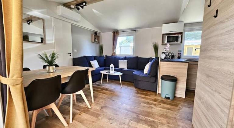 Serviced apartment with garden, pool & patio — photo 2