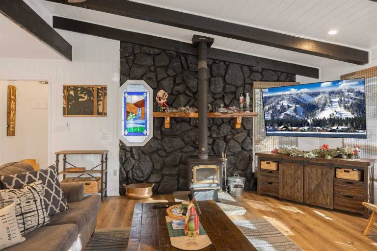 Bear Necessities. New. Modern. Spa. Perfect. Pet Friendly. 3X2 PROMO in San Bernardino, CA