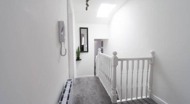 Beautiful 7 bed home, ideal for groups, sleeps 11! — photo 4
