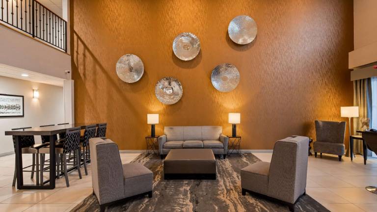 Best Western Plus New Cumberland Inn & Suites — photo 2