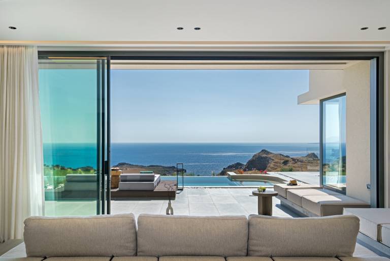 Villa with yard, jacuzzi & grill — photo 3