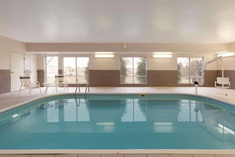 Country Inn & Suites by Radisson, Rochester, MN — photo 3