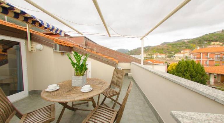 Serviced apartment with terrace — photo 4
