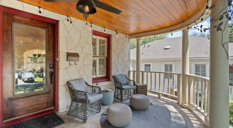 Vacation home with jacuzzi | Pets are welcome in Austin, TX