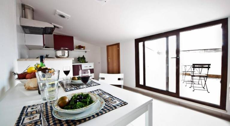 Holiday apartment with patio & garden — photo 3