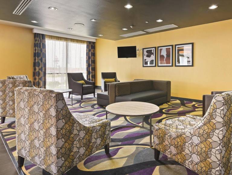La Quinta Inn & Suites by Wyndham Luling — photo 5