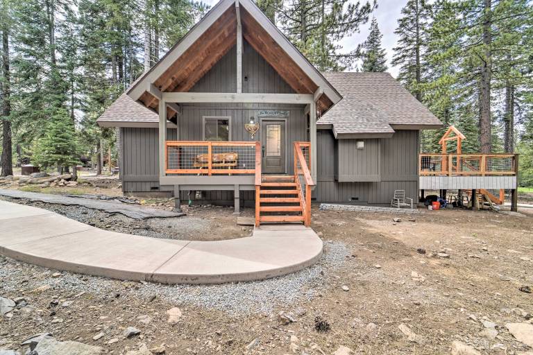 2 Mi to Tahoe Donner Ski Resort: Forest-View Haven — photo 4