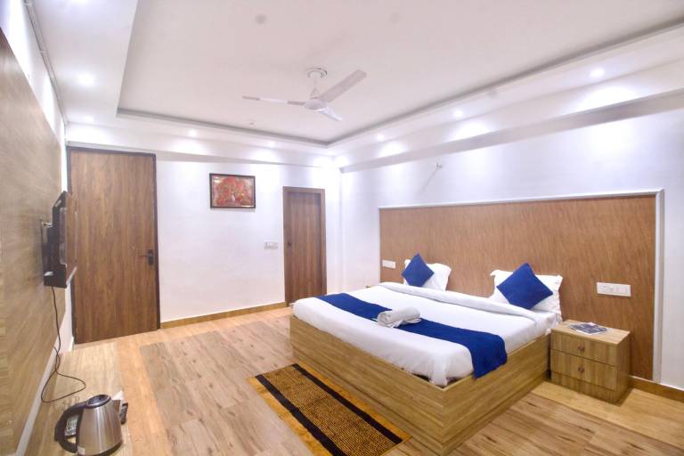 Golden Leaf Inn - Noida in Noida
