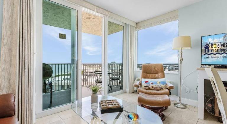 Welcome to Oceans Twelve - Ocean View and Steps to the Beach - Roelens — photo 2