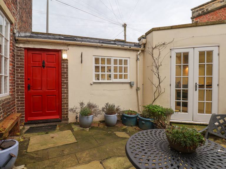 Cottage with garden | Beach view in Whitby