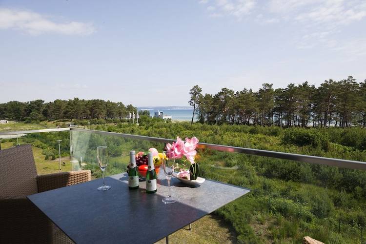 Apartment with terrace & yard in Binz