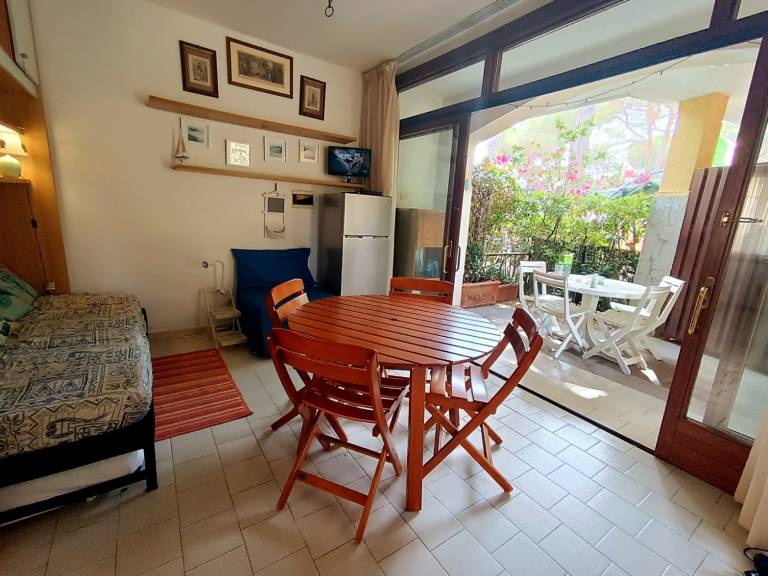 Vacation home with terrace — photo 2
