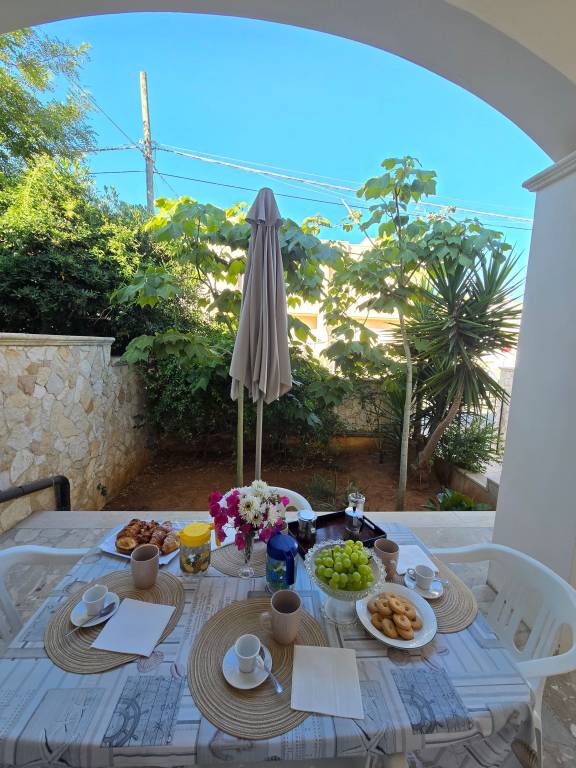 House with barbeque & garden | Garden view — photo 3