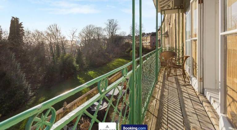 The Ritz 2 Bedroom Serviced Apartment By AltoLuxoExperience Short Lets & Serviced Accommodation With — photo 4