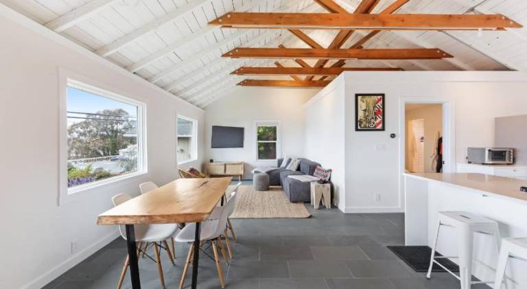 Big vacation home | Pets allowed — photo 3