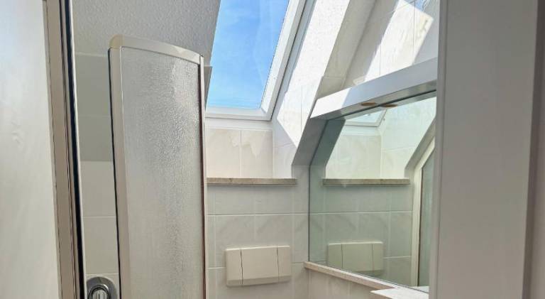 Beautiful serviced apartment with patio & garden | Pets allowed — photo 5