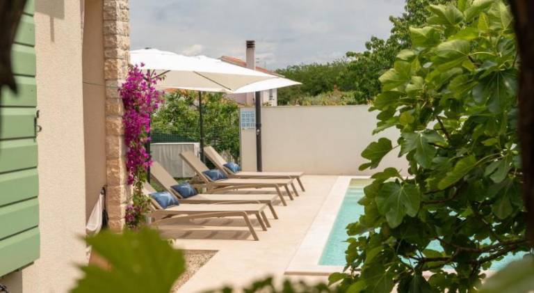 Apartment with hot tub, terrace & garden — photo 5