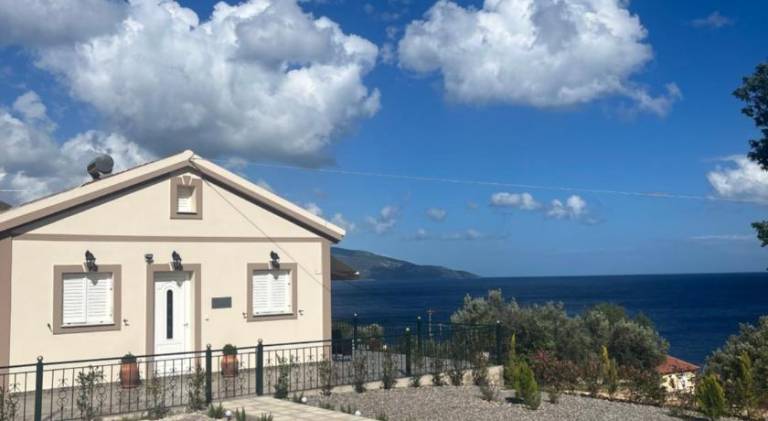 Charming villa with yard & patio | Pets are welcome in Kefalonia