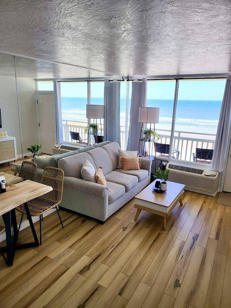 Symphony Beach Club — photo 2