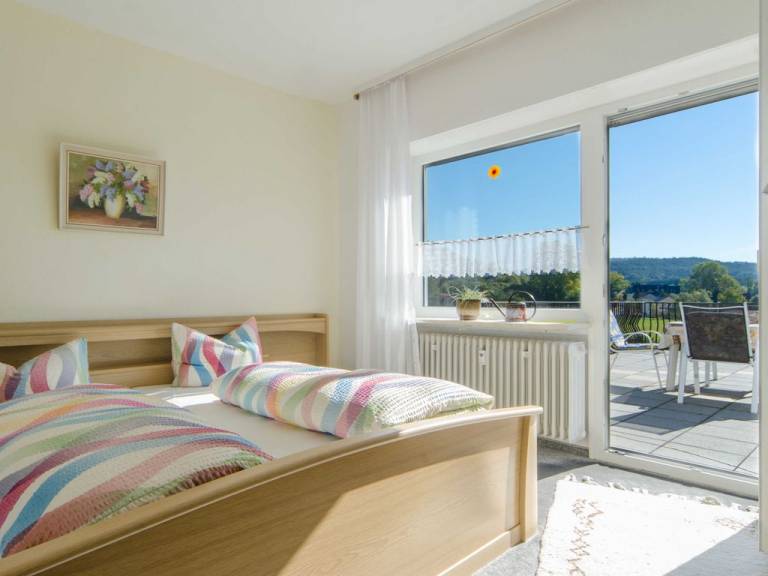 Ferienwohnung im OG mit großem Terassenbalkon