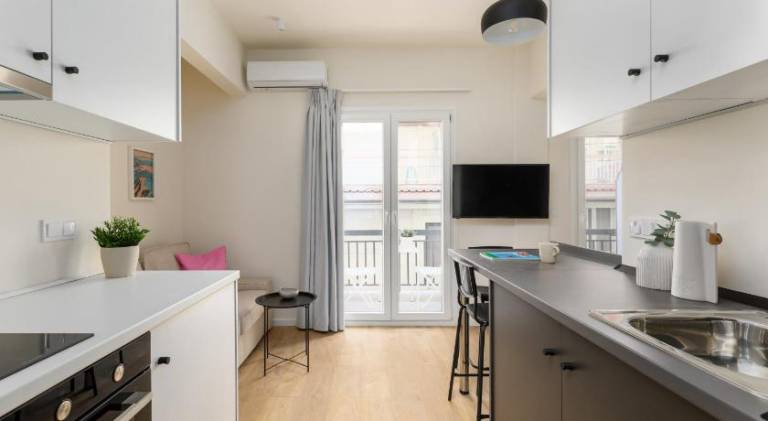 Beautiful serviced apartment with terrace | Close to Yeni Mosque | Suitable for remote work | Pets allowed — photo 2