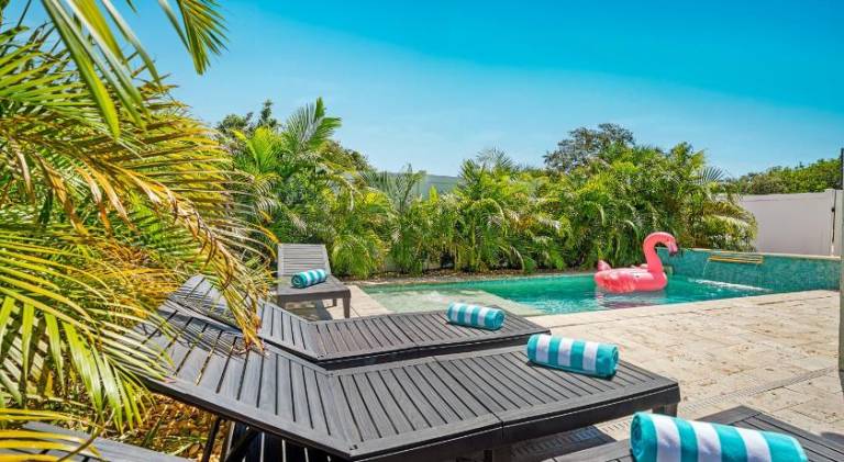 Vacation home with pool — photo 3