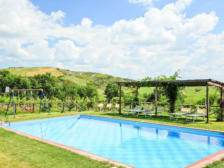 Vacation home with yard, terrace & jacuzzi — photo 3