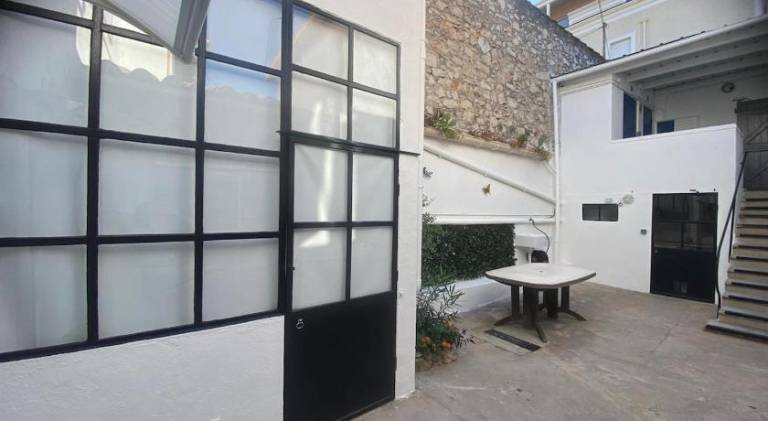 House with patio — photo 5