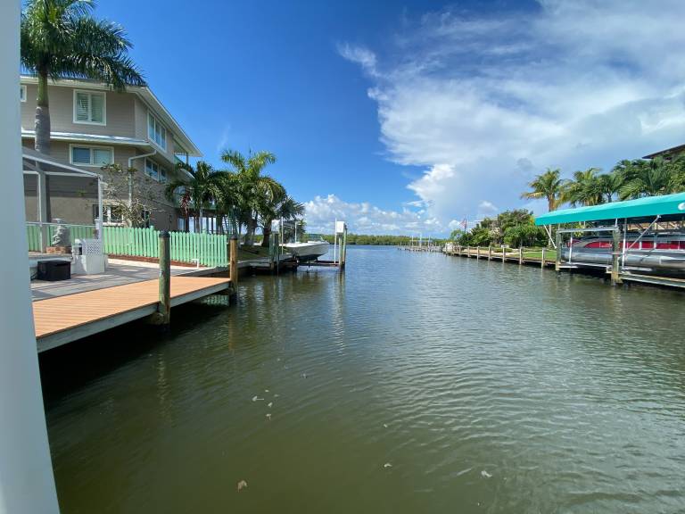 Family-friendly lovely vacation home with pool & grill | Water view | Beach nearby | Dogs allowed — photo 4