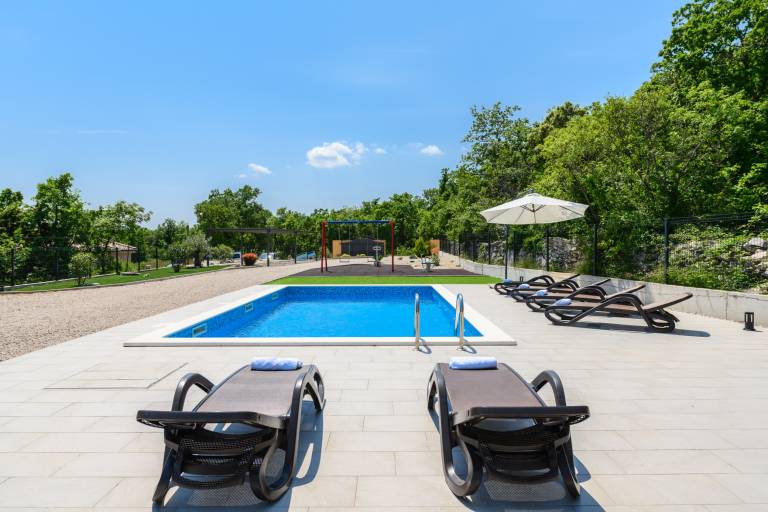 Villa with terrace, pool & barbecue — photo 5