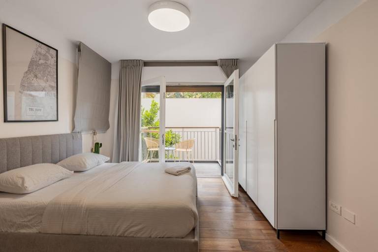 Holiday apartment with yard | Near Neve Tzedek in Tel Aviv