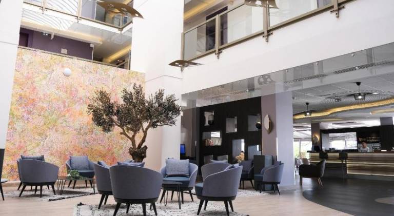 Charming serviced apartment with patio, jacuzzi & pool | Dogs allowed — photo 4