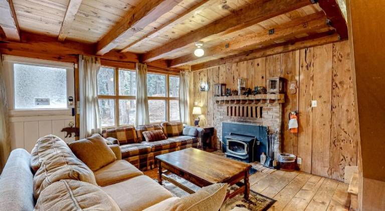 House with hot tub — photo 2