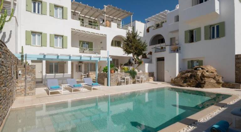 Family-oriented nice holiday apartment with pool, yard & patio | Close to the beach | Dogs allowed in Paros