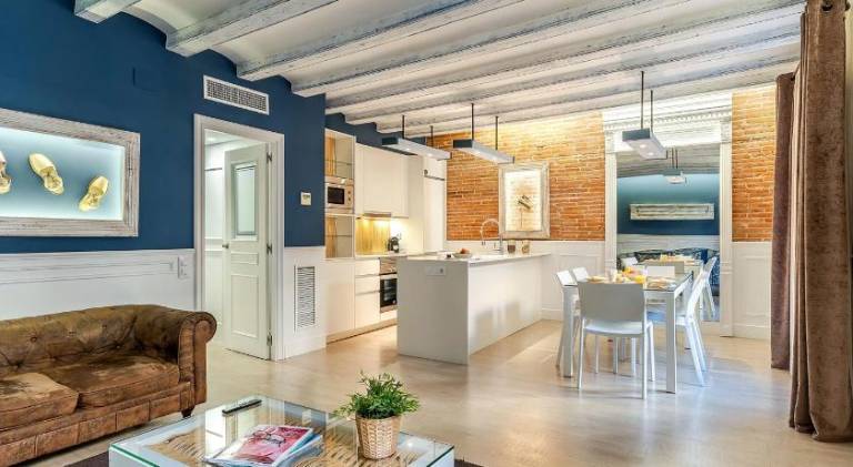 Holiday apartment with terrace & pool | Near Barcelona Cathedral — photo 2