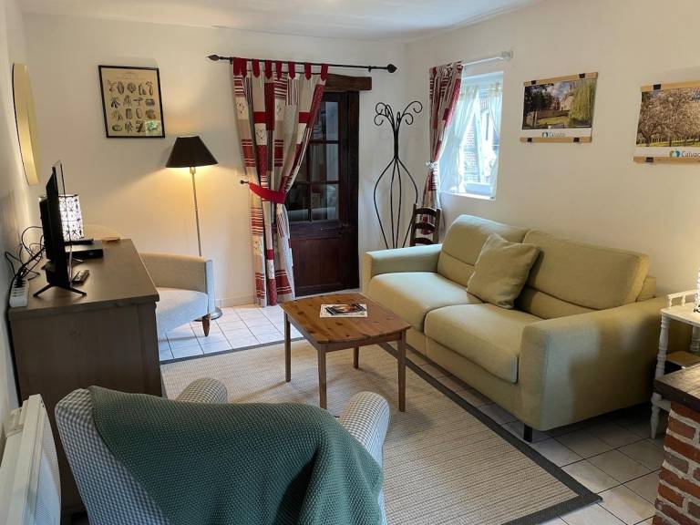 Vacation home with garden & BBQ in Lisieux