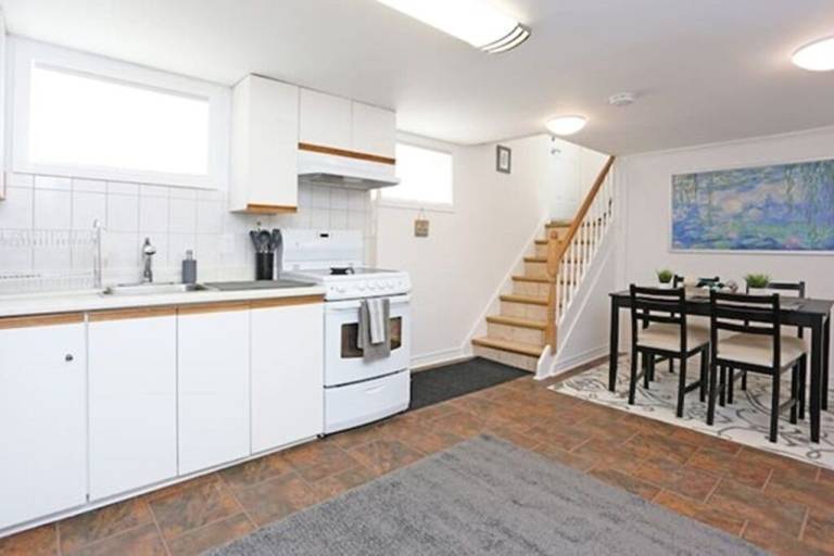 Apartment Lawrence Manor