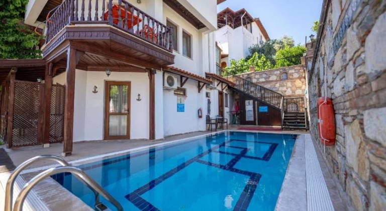 Serviced apartment with barbeque, terrace & pool | Pets allowed — photo 3